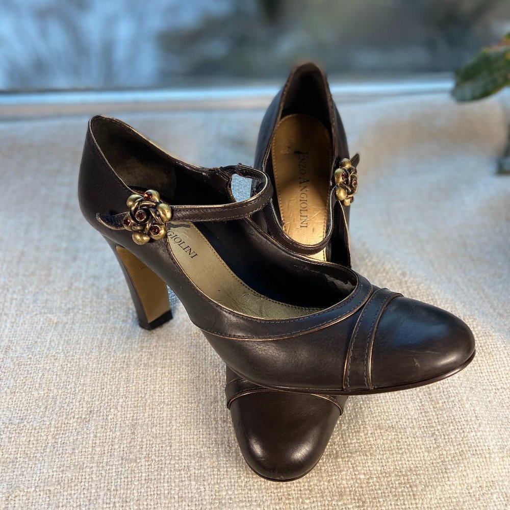 Enzo Angiolini brown leather heel pumps rounded tip, size 6
